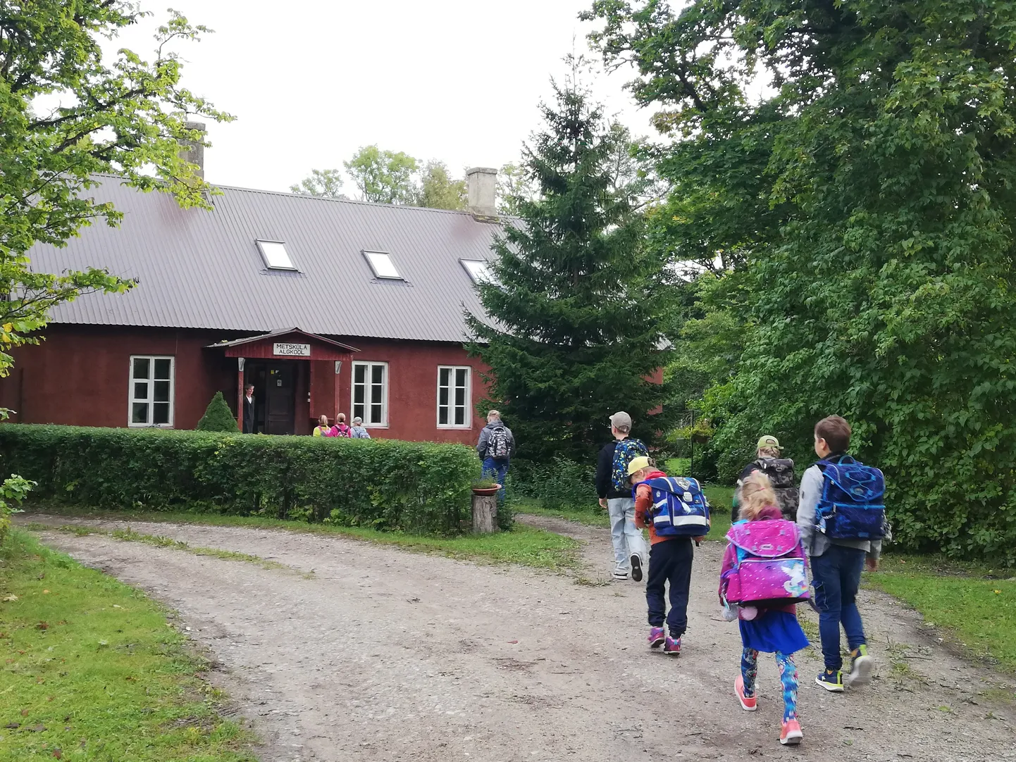 Metsküla koolipere alustas õppeaastat.