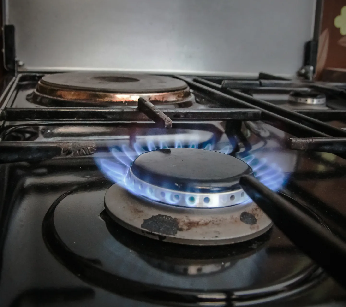 Latvia and Estonia are to sign a memorandum of cooperation Friday on natural gas supplies in crisis situations.