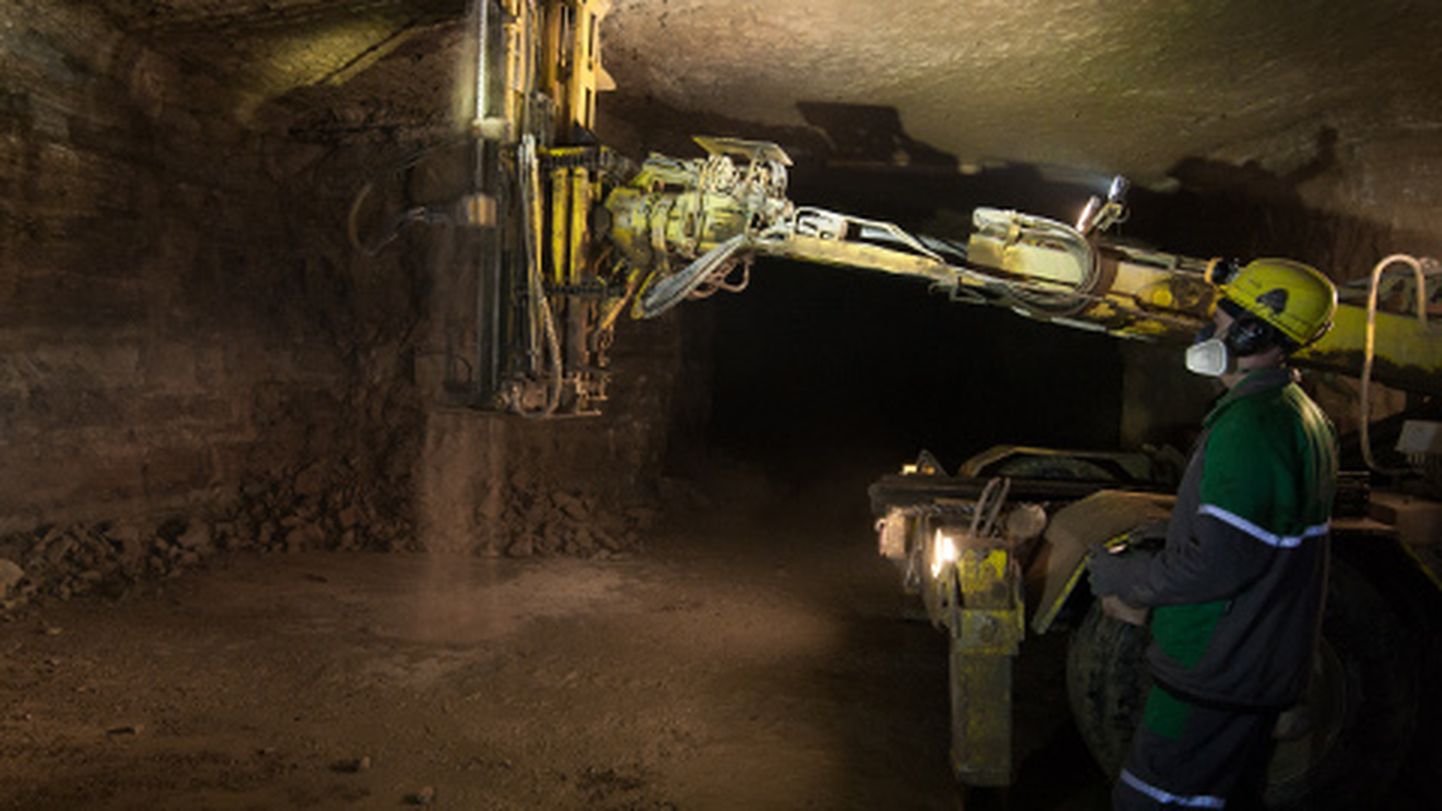 Allmaakaevandustes töötab ühel ajal mitmeid masinaid, kuid Viru maakohus tuvastas sel nädalal tehtud otsuses, et kaevandusettevõte ei kontrollinud piisavalt, kuivõrd tekkiv müra ja vibratsioon on kahjulikud seal töötavatele inimestele.