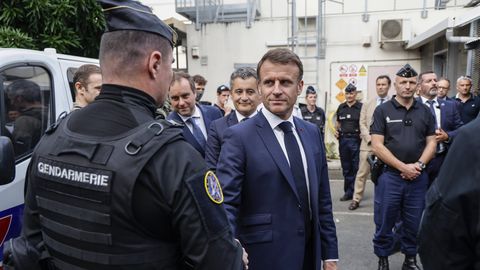 VIDEO ⟩ Macron lubas saata Uus-Kaledooniasse veel tuhandeid sõdureid