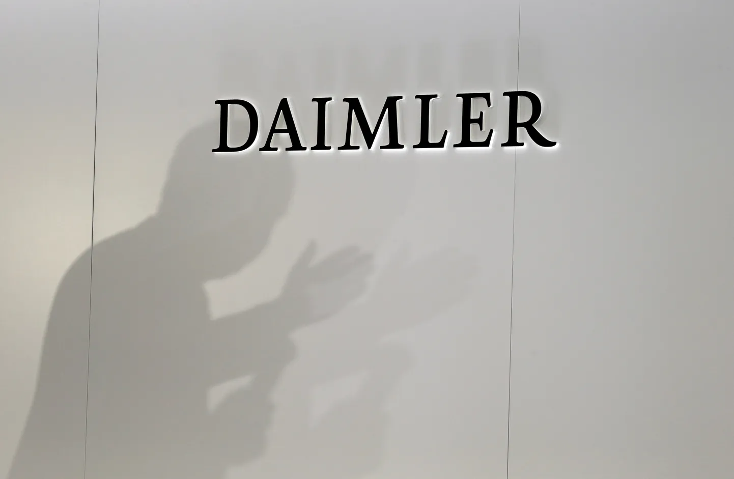 Daimleri logo Pariisi autonäituse pressikonverentsil eelmise aasta oktoobris.