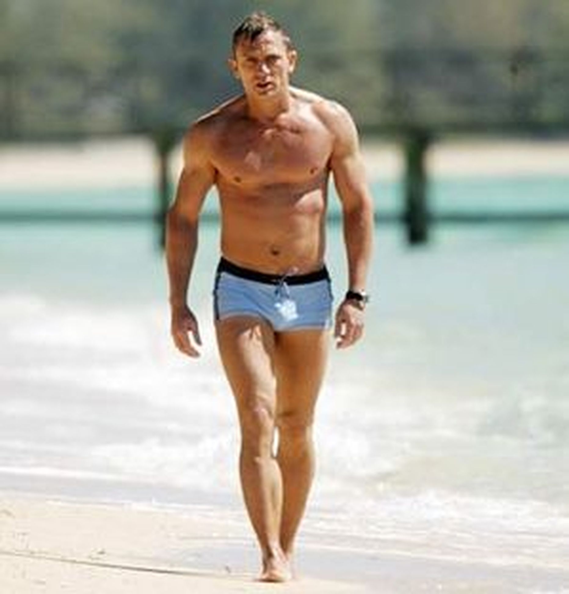 Daniel Craig ujumispükstes filmis «Casino Royale»