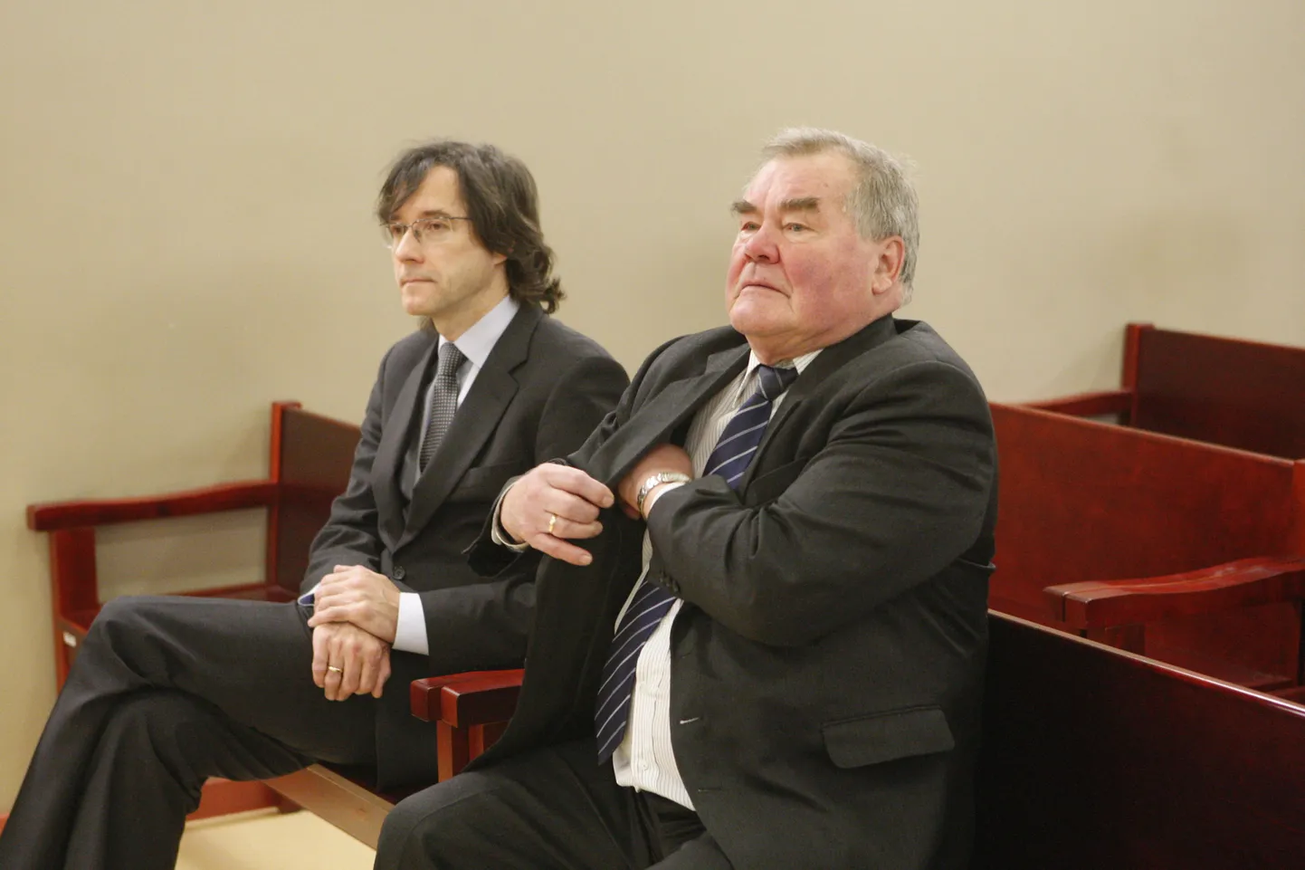 Süüdistuse järgi võltsis Lembit Allikmets (paremal) Valga haigla praeguse peaarsti Andres Selli kihutamisel ravimi kliiniliseks uuringuks Tartu ülikooli inimuuringute eetika komitee loa.