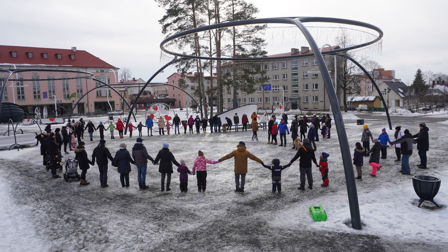 Õpilaslaat toimub Võru keskväljakul, kus veebruaris moodustati Eesti suurimat südant.