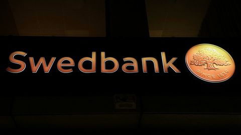 Swedbank lisab sularahaautomaatidele viipefunktsiooni