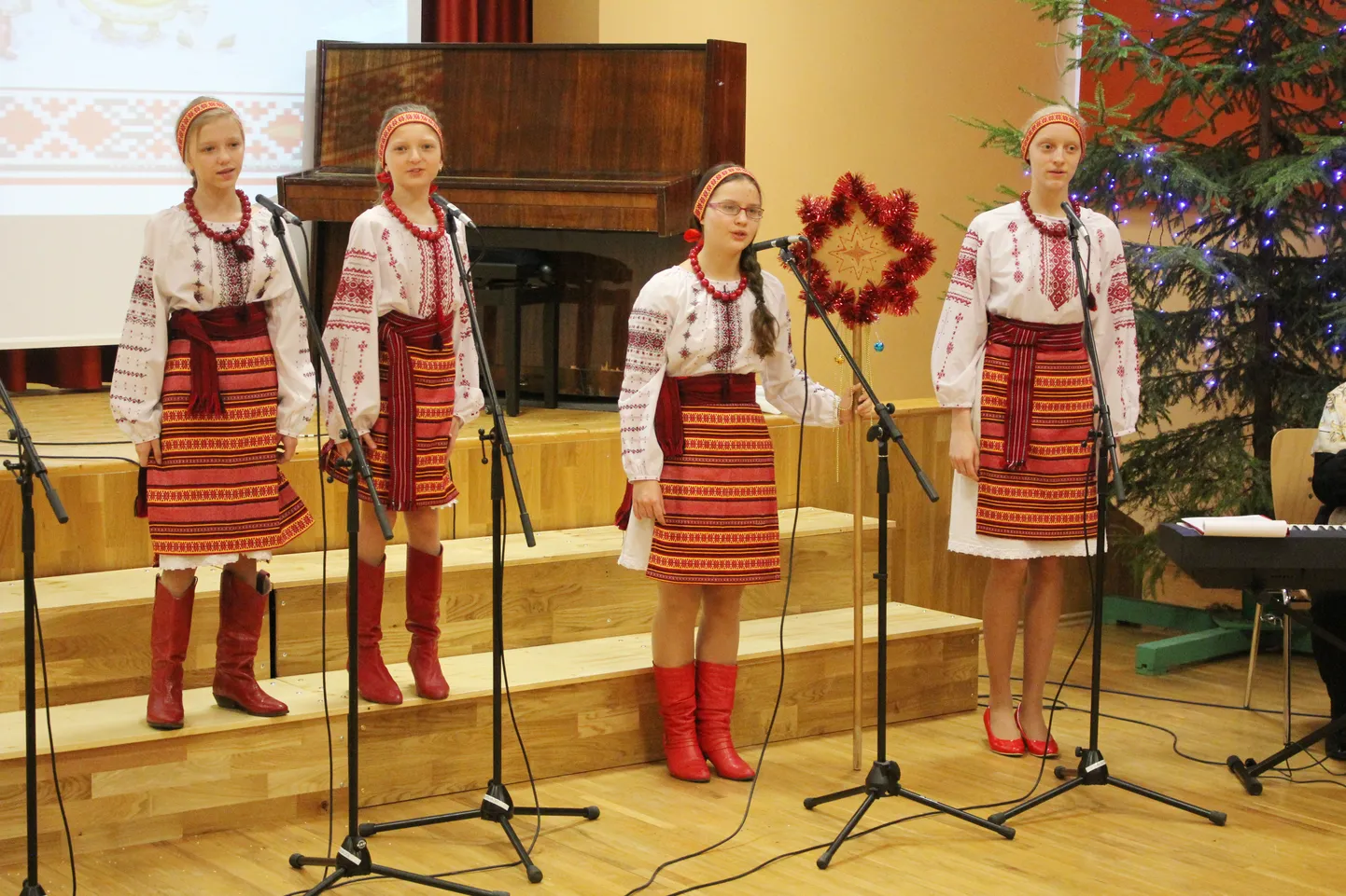 Ukrainlasi elas aasta algul Valgamaal ametlikel andmetel 435. Märgatav osa nendest lööb kaasa Valga ukraina seltsi laupäevakooli Kalõna tegemistes.