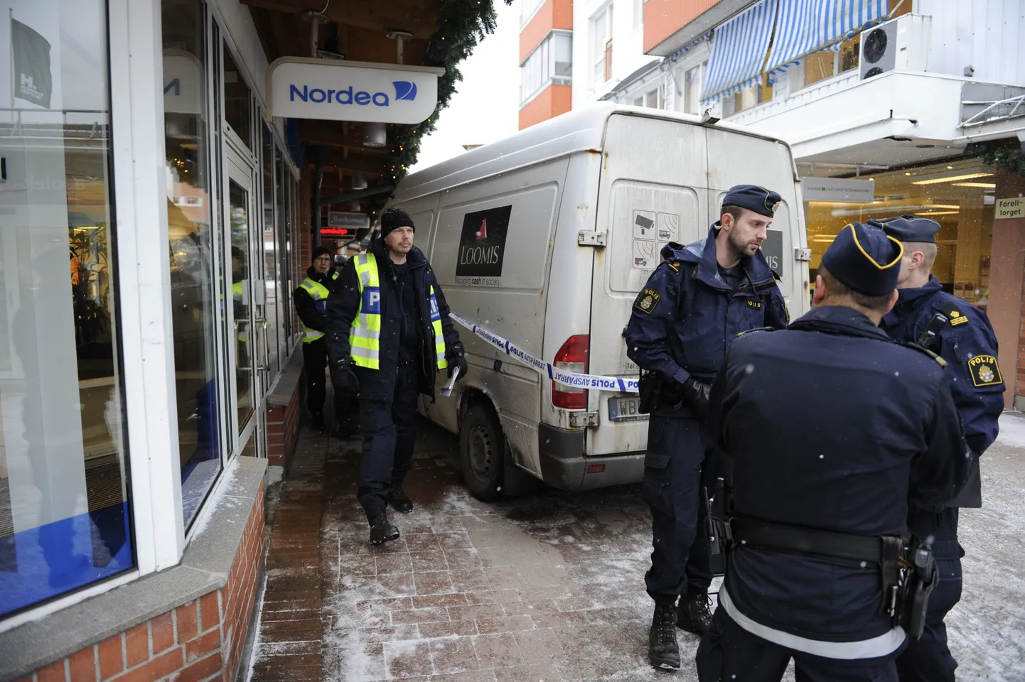 Rootsis kahtlustatakse viit meest naise vägistamises