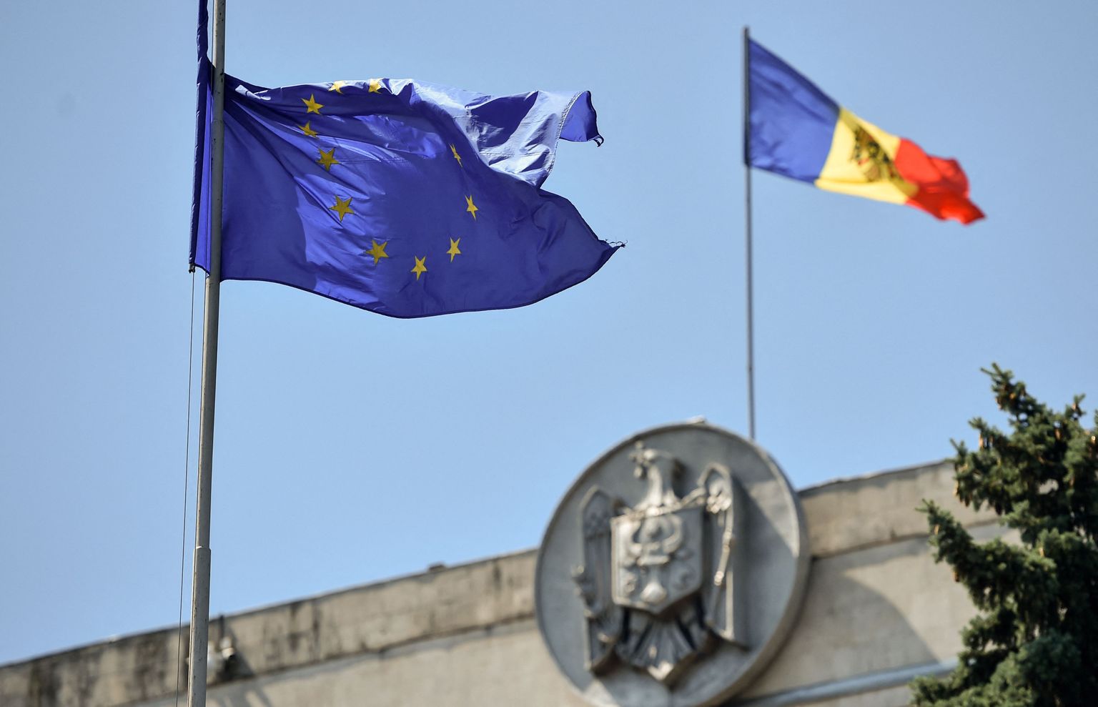 Флаг Молдовы и ЕС