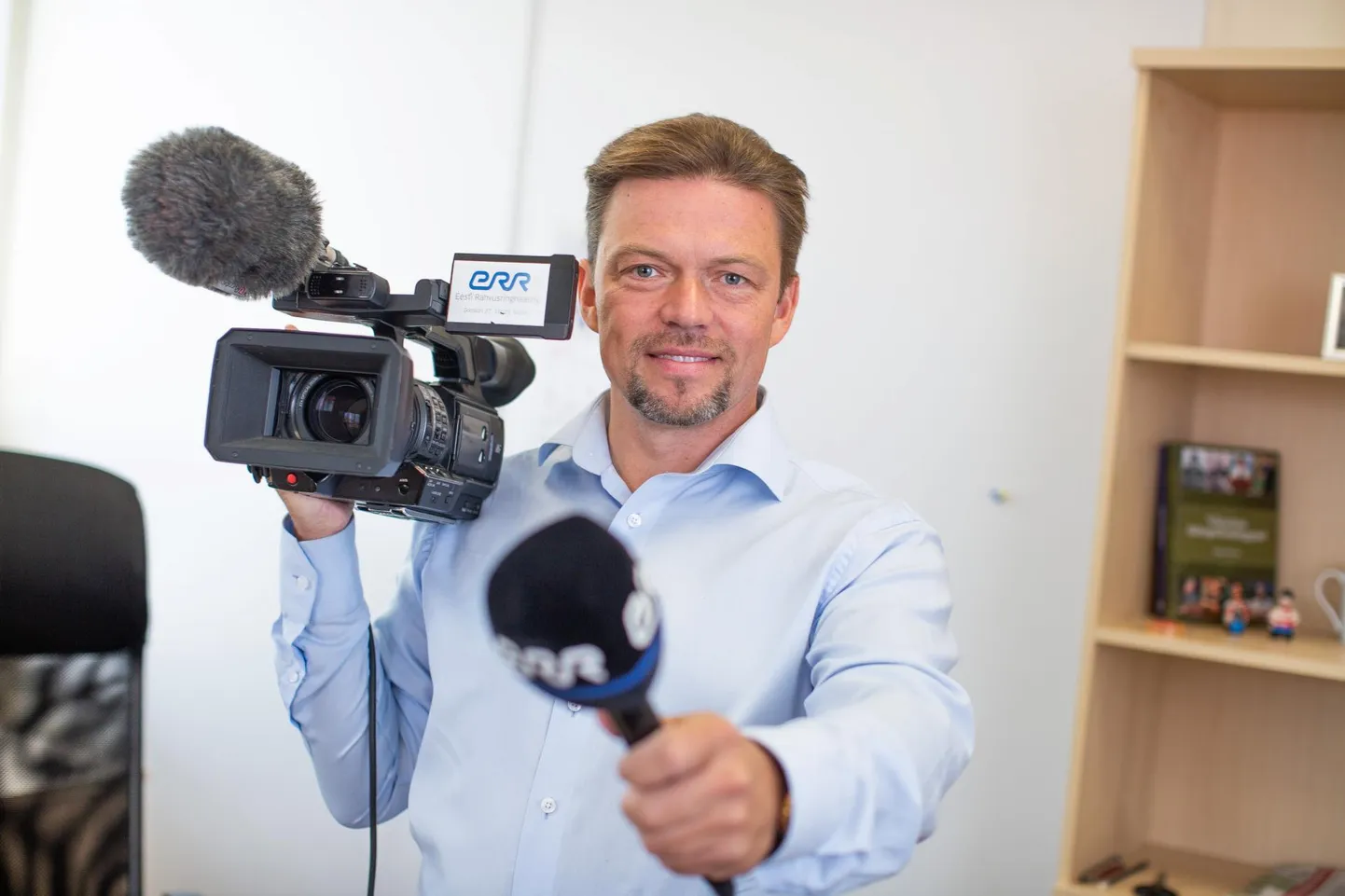 ERRi Põlva- ja Võrumaa uue korrespondendi Leevi Lillemäe sõnul on talle juhtunud mõistvad intervjueeritavad. «Olen teinud pool intervjuud ära ja öelnud: aga nüüd räägime uuesti, sest te astusite 10 sentimeetrit kaamerast kõrvale ja kogu pilt on fookusest väljas,» naeris ta.