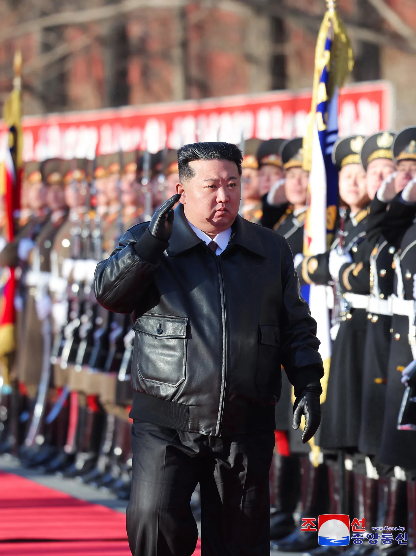 Kim Jong-un Põhja-Korea armee ees, 8. veebruaril 2025. a.