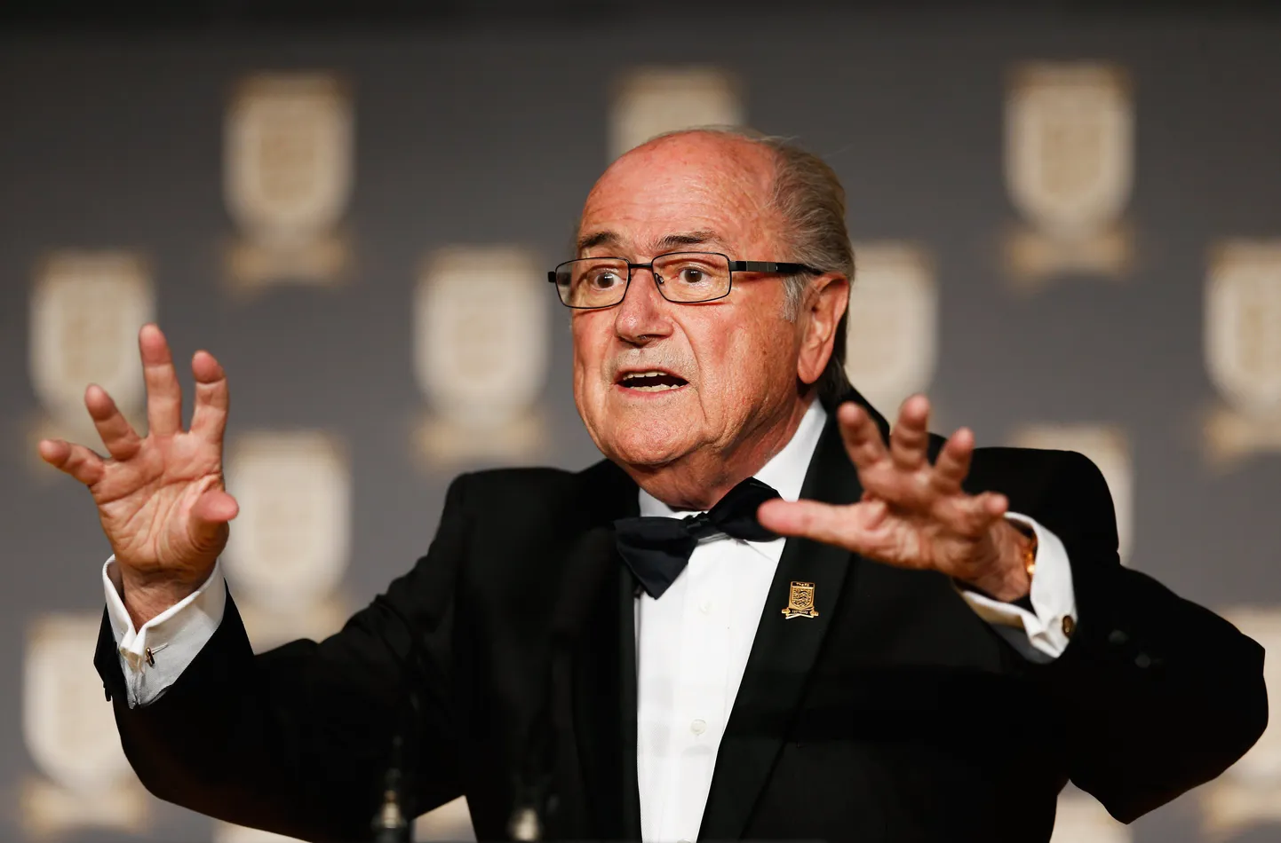 Uurijate küsimustele peab vastama ka FIFA president Sepp Blatter.