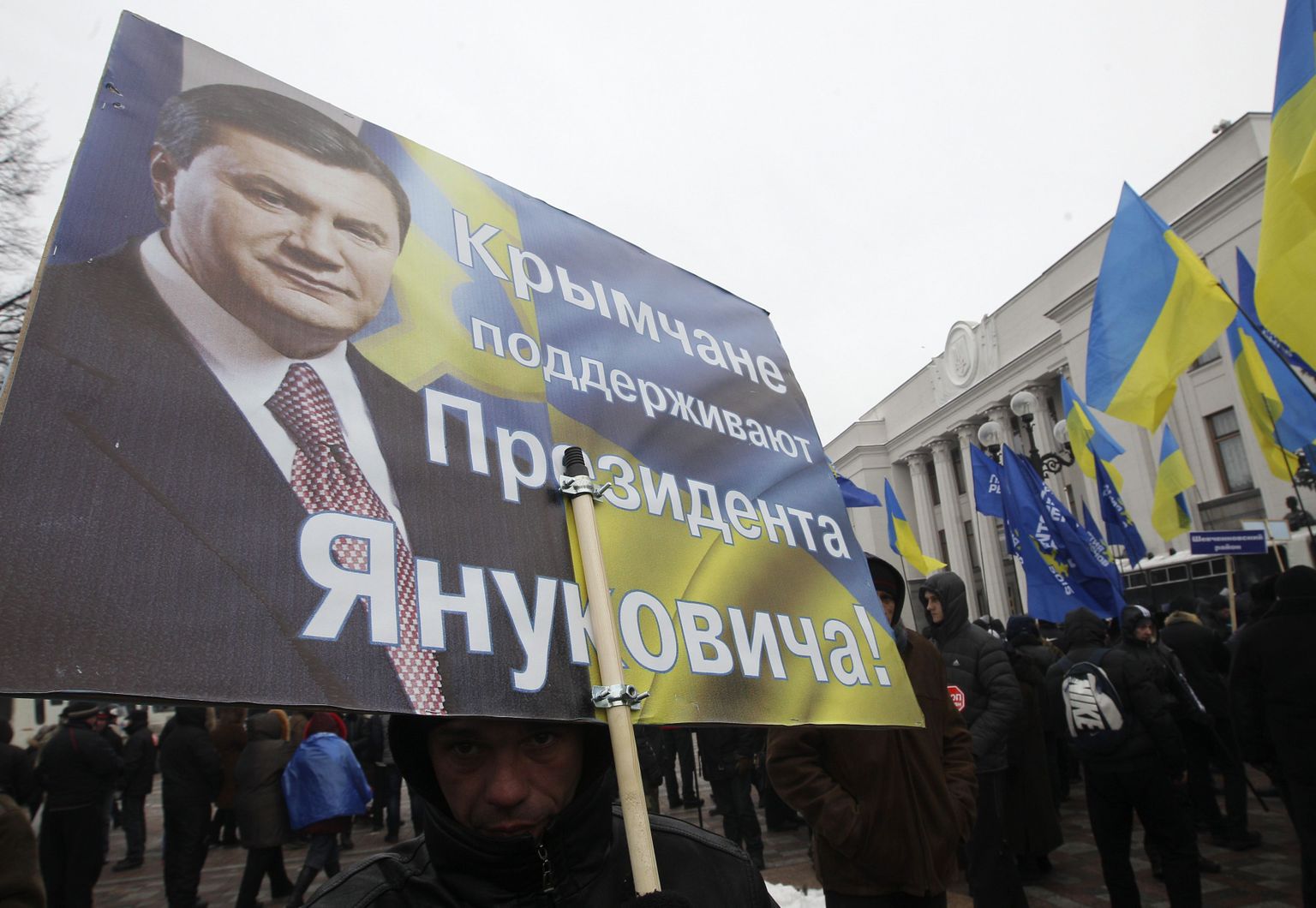 Jaanauri lõpus teatasid Krimmi elanikud selgelt, et toetavad president Viktor Janukovõtšit. Nüüd on Janukovõtš aga tagandatud ja käib erakorraliste presidendivalimiste kampaania.
