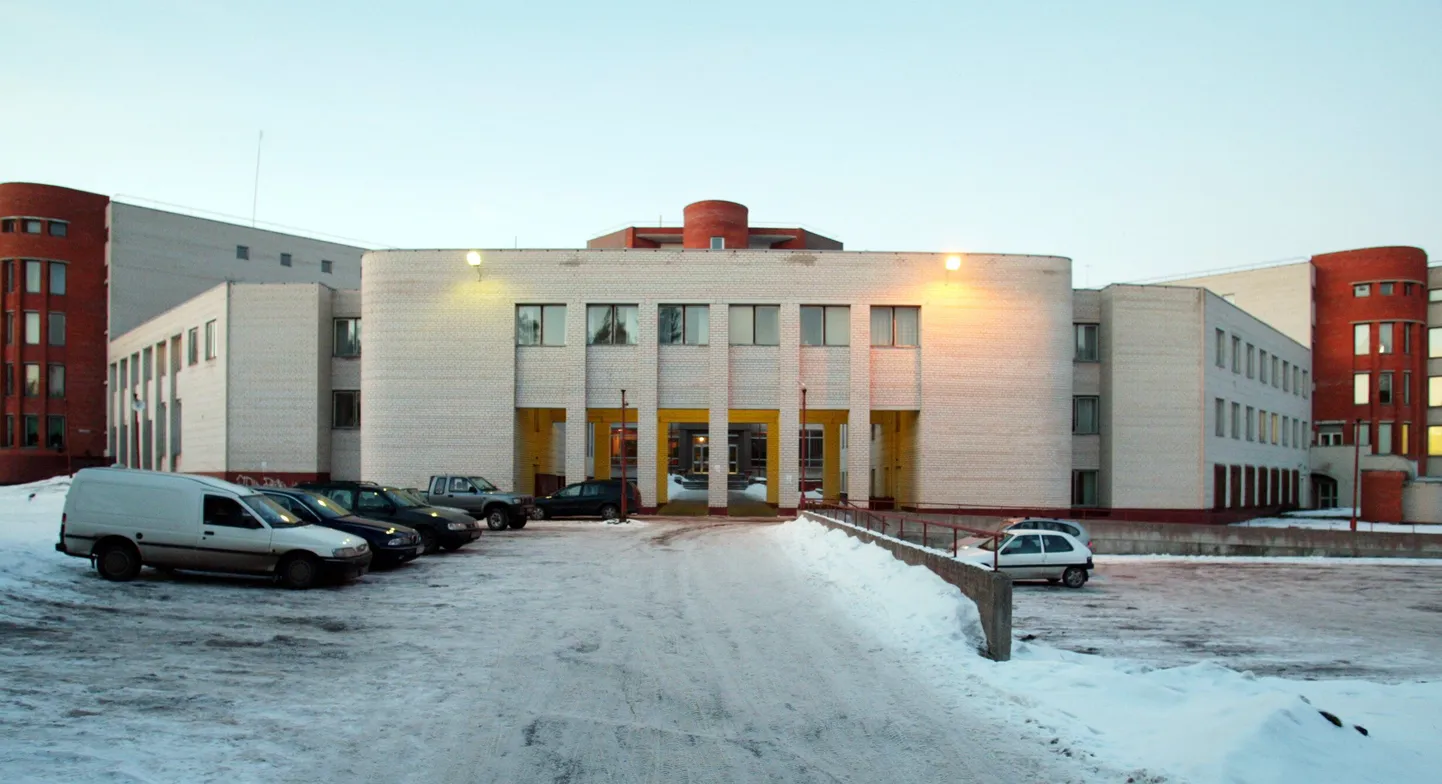 Работники Кейлаской больницы в панике: или ехать в приказном порядке в Таллинн, или увольняться.