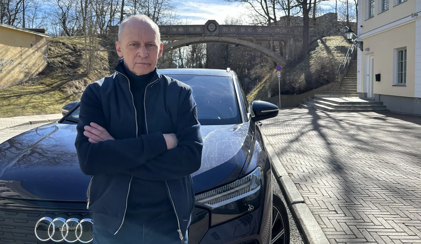 Vahur Kersna oma streikiva elektri-Audiga Tartus Toomemäel.