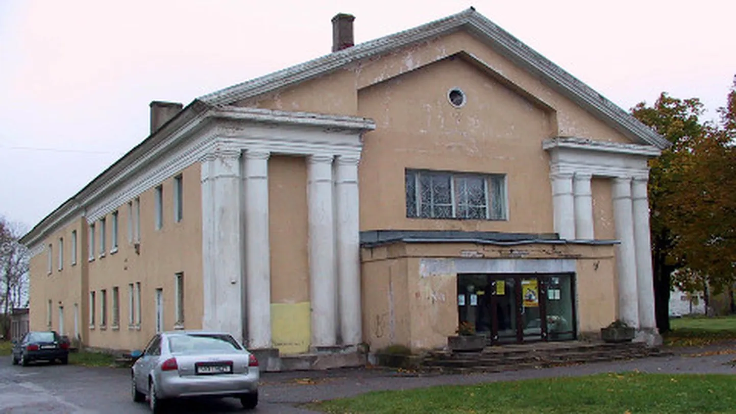 Pärast muuseumi väljakolimist lähevad Kukruse vana klubihoone uksed lukku, kui just keegi seda rentida ei taha.
