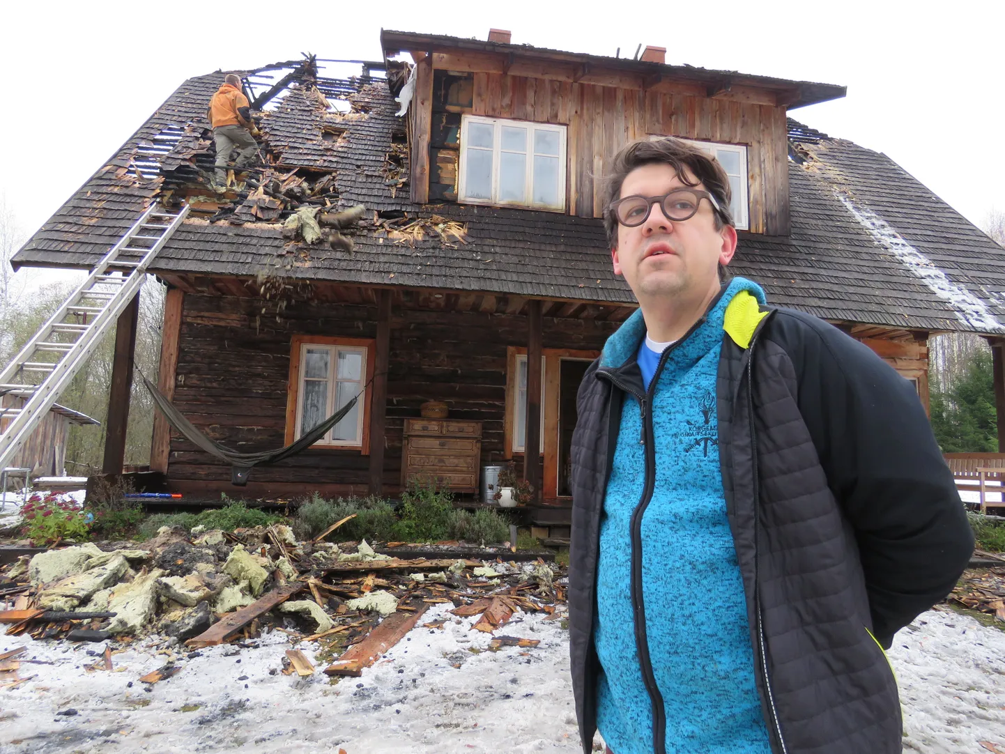 Eile oma põlenud kodu juures tegutsenud Riigikogu liige Priit Sibul ütles, et hakkab kindlasti maja taastama.