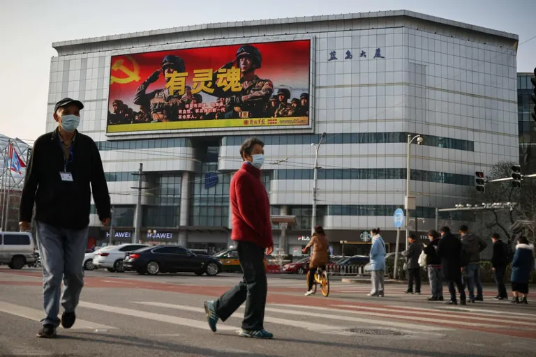 Hiina Rahvavabastusarmeed propageeriv plakat Pekingis.