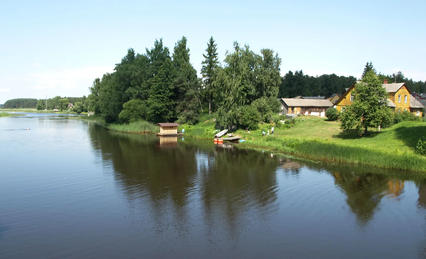 Värska alevikku poolitav Värska laht.