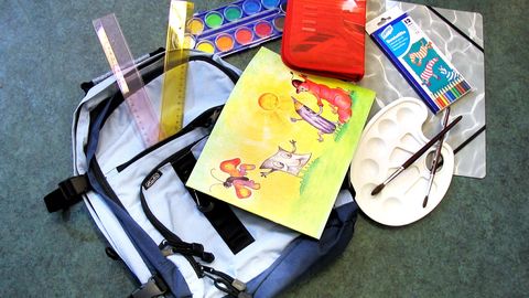 Защитники детей: 85% школьников носят слишком тяжелые портфели