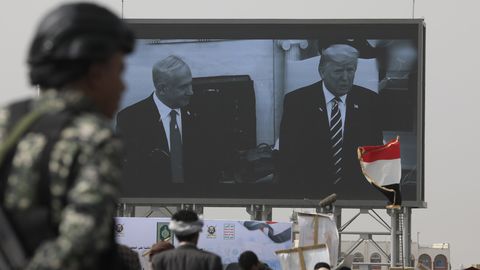 Mediji: Trampam un Izraēlas premjeram ir domstarpības par Irānas kara stratēģiju