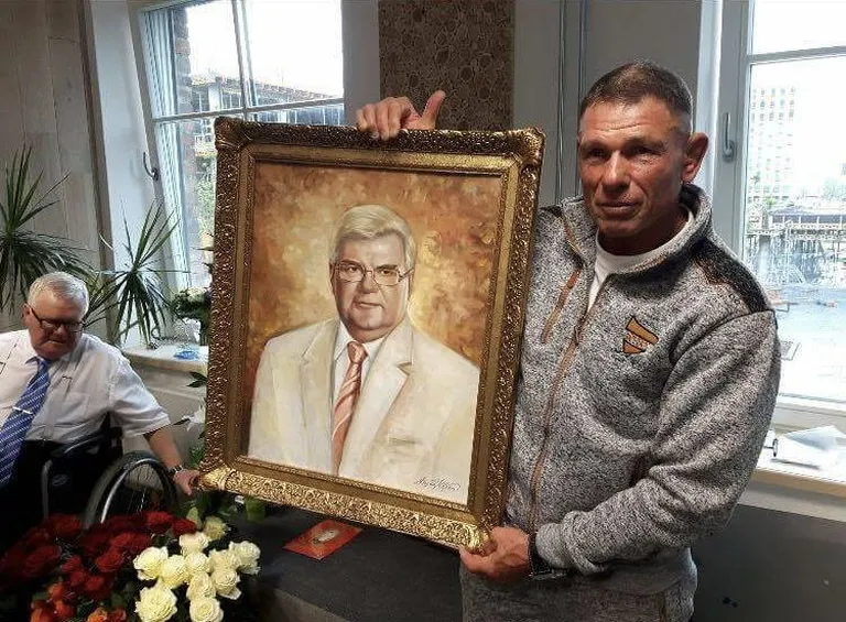 Николай Блесков подарил Сависаару картину / facebook