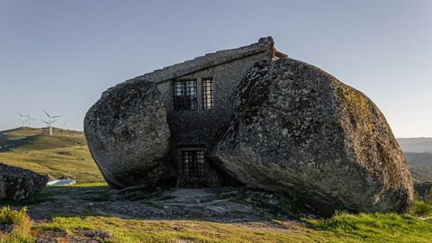 Portugali müstiline kivimaja: turisti atraktsioon kivade vahel