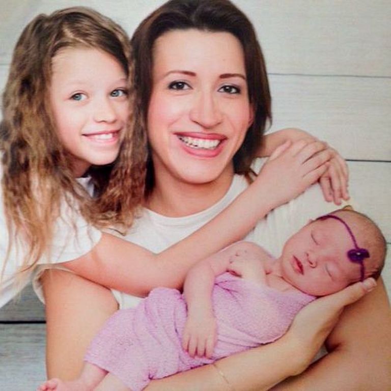 Елена с дочками Мартой и Умой 