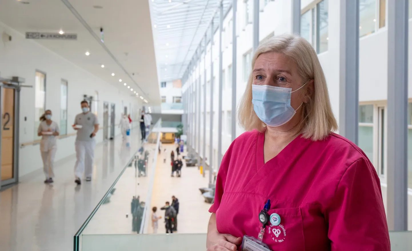 Tartu ülikooli kliinikumi infektsioonikontrolli teenistuse õde Tiina Teder tuletas meelde, et kõige paremini hoiavad inimesest koroonaviiruse eemal vaktsineerimine ja puhtuse järgimine ning haiguse korral tuleb alati koju jääda.