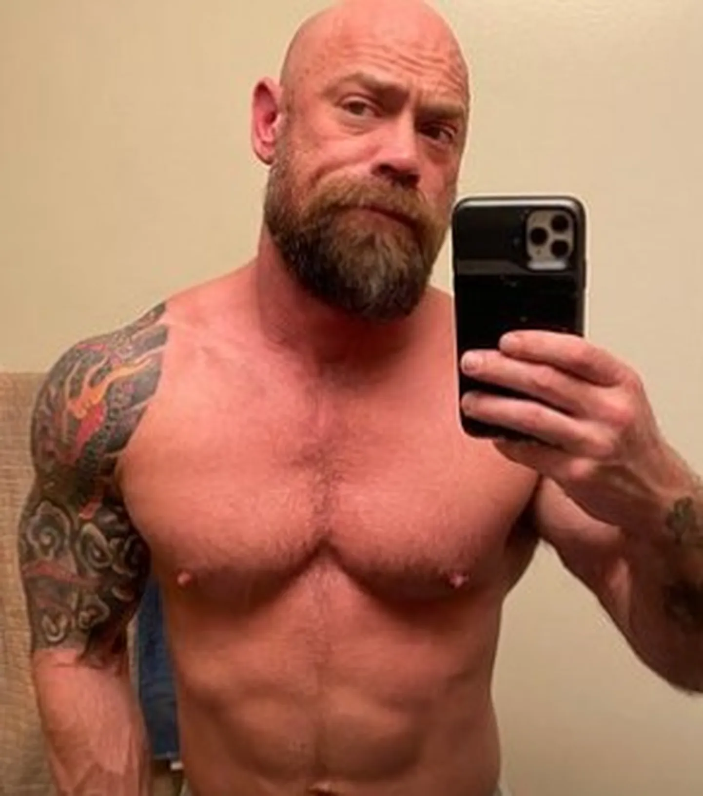 USA kulturist Mike Schultz kaotas koroonaviirusesse nakatumise tagajärjel kuue nädalaga 23 kilogrammi.
