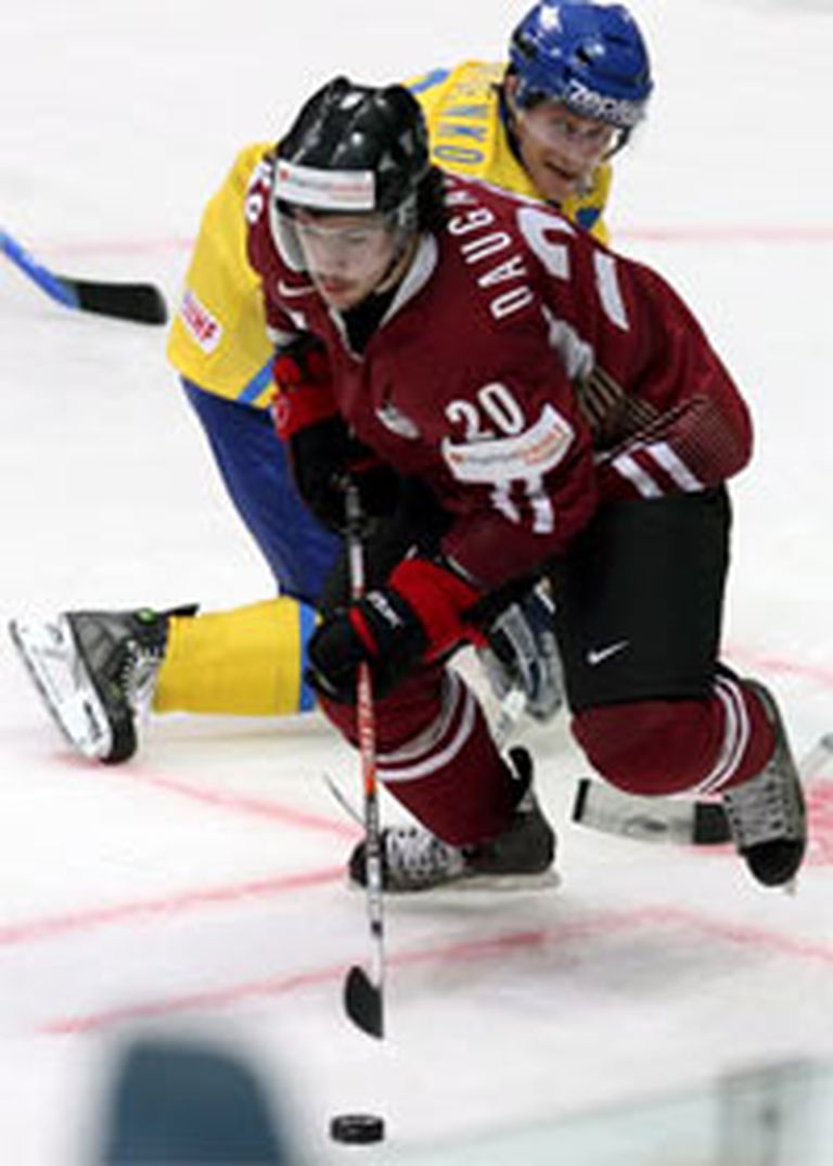 Kaspars Daugaviņš arī pret Ukrainu bija viens no aktīvākajiem Latvijas valstsvienības rindās. 
