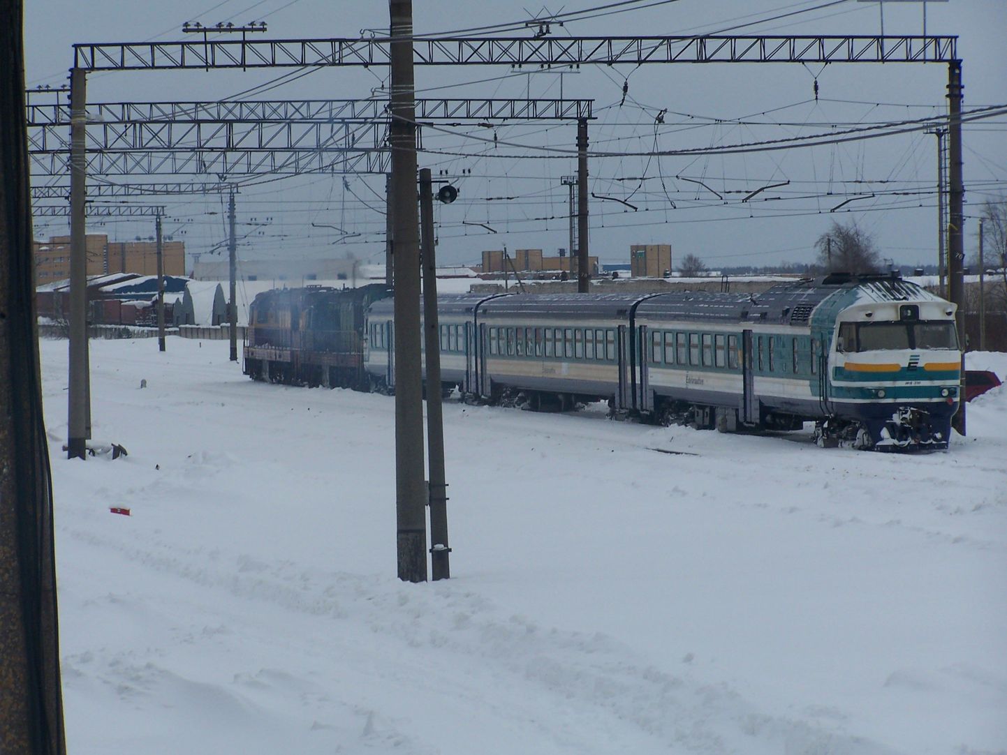 Lumme kinni jäänud Tallinn-Valga rong Ülemistel.