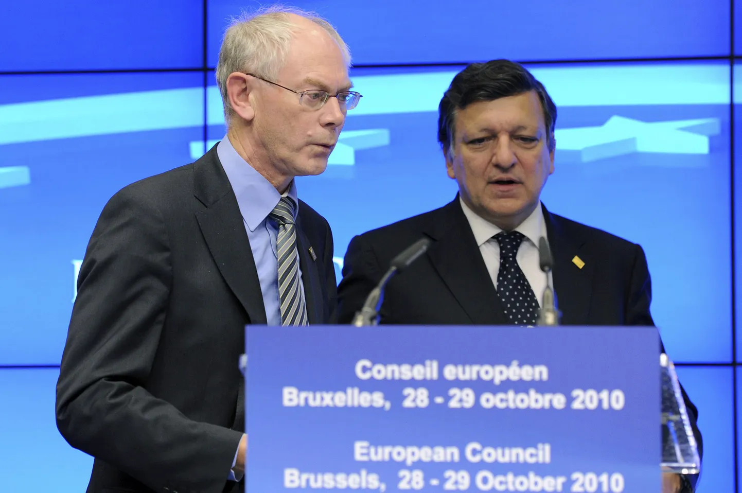 Euroopa Komisjoni president José Manuel Barroso (paremal) ja ELi Nõukogu president Herman Van Rompuy.