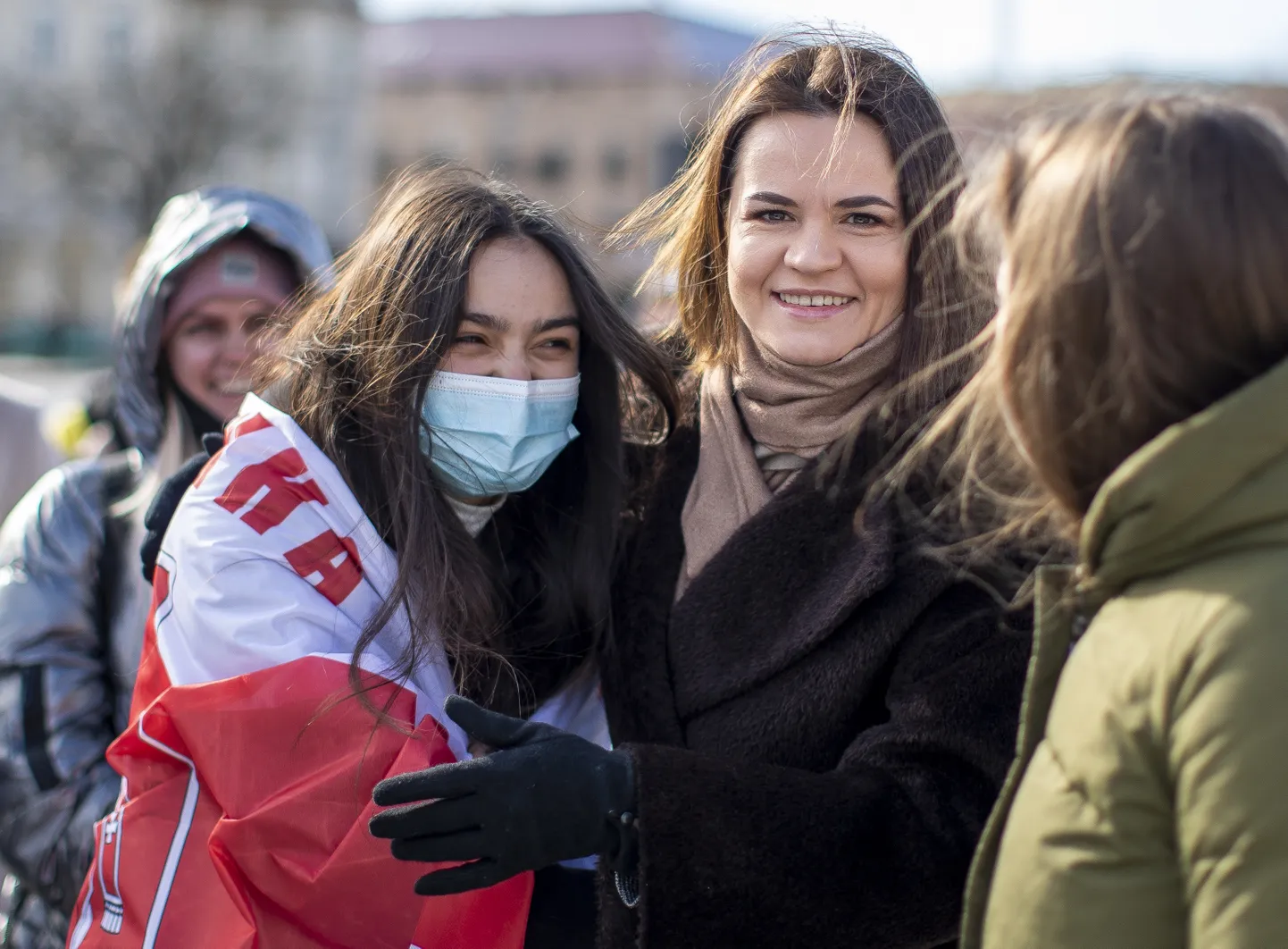 (labajā pusē) Baltkrievijas opozīcijas līdere Svetlana Tihanovska.