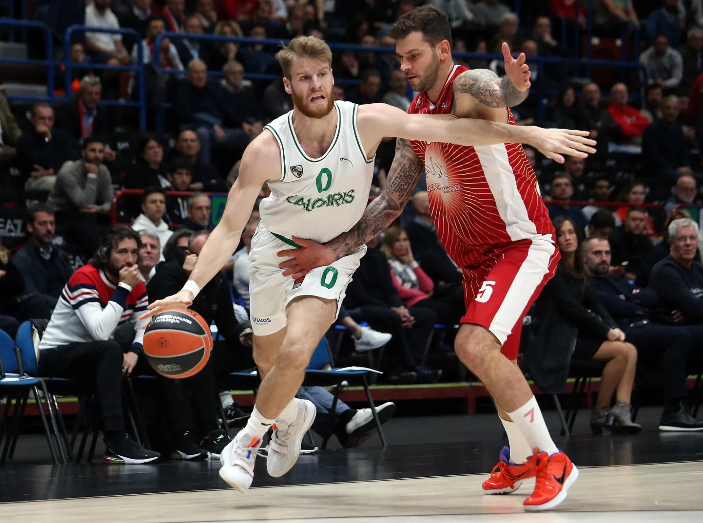 Thomas Walkup (valges).
