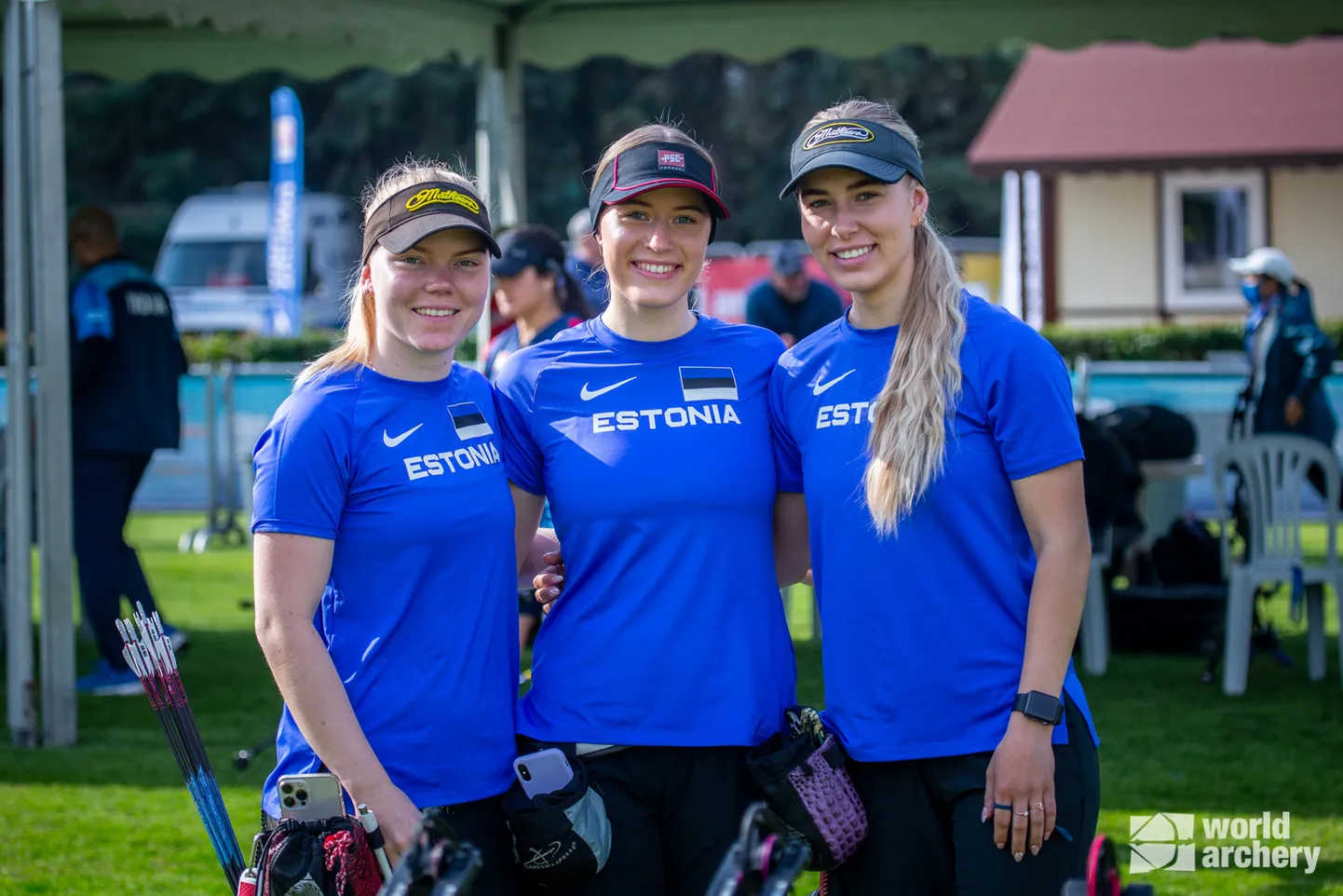 Järvamaa plokkvibu naiskond koosseisus Maris Tetsmann (vasakult), Meeri-Marite Paas ja Lisell Jäätma võitsid maailmakarika etapilt pronksmedali.