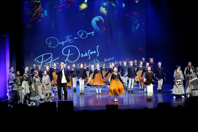 Komponista Raimonda Paula un dzejnieka Guntara Rača bērniem sarakstītās dziesmu programmas "Putnu dziesmas" koncertuzvedums kopā ar bērnu vokālo ansambli "Dzeguzīte".