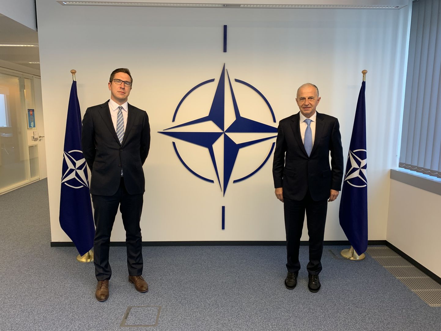 Kaitseministeeriumi kantsler Kusti Salm kohtus Brüsselis NATO asepeasekretär Mircea Geoanăga.