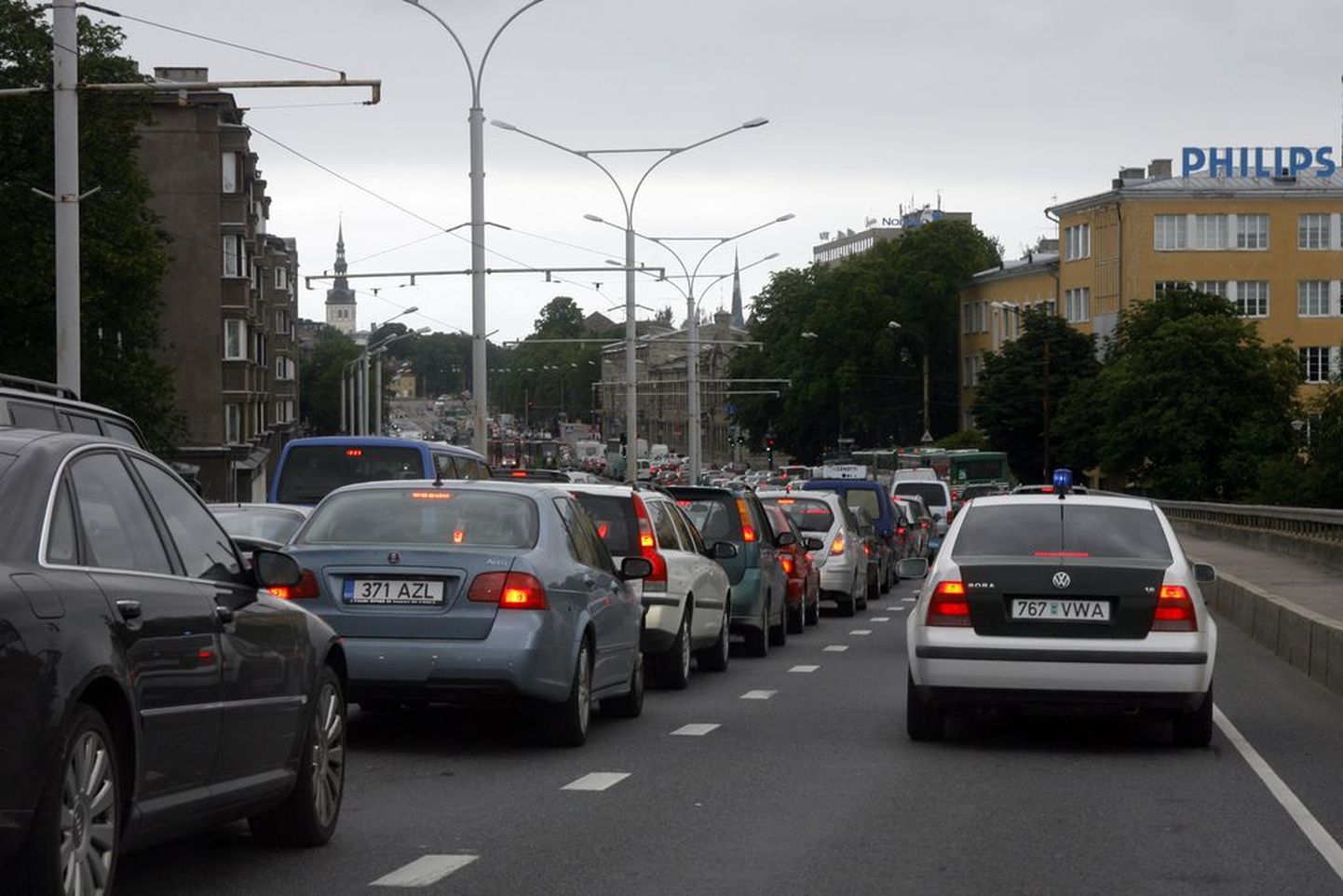 Liiklus tipptunnil Pärnu maanteel.