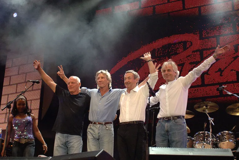 Pink Floydi liikmed David Gilmour, Roger Waters, Nick Mason and Richard Wright aastal 2005 Hyde Parkis. Wright suri 2008. aastal.