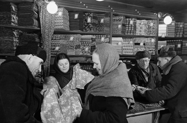 Иллюстративное фото. В Москву - за покупками, 1959 год