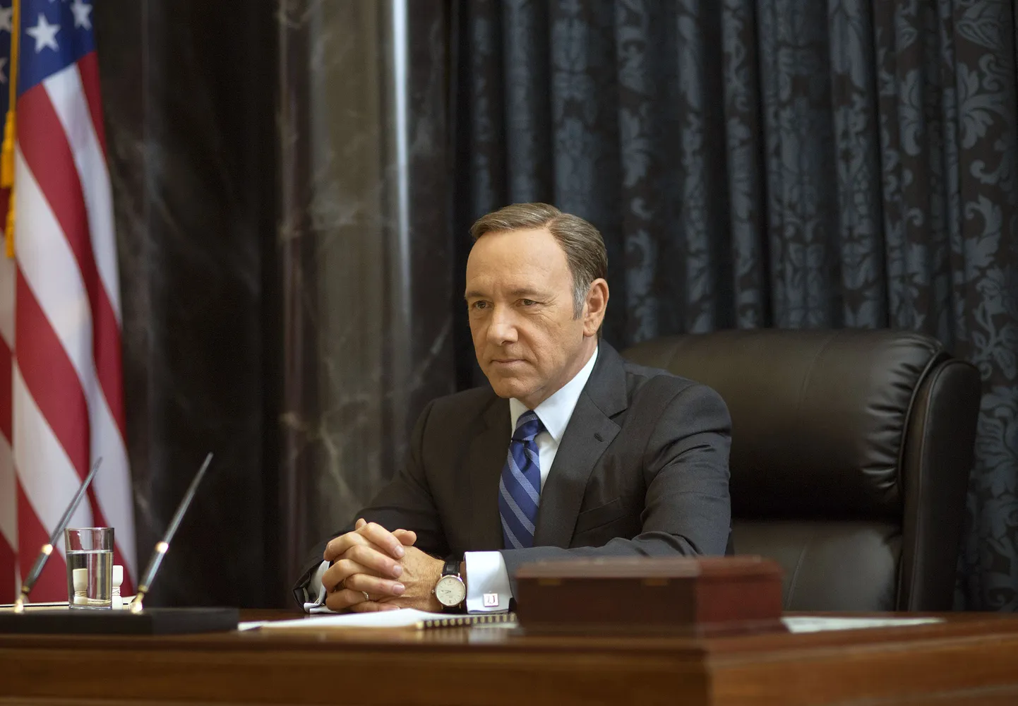 Kevin Spacey mängis USA poliitika telgitagustest rääkivas sarjas «Kaardimaja» viis hooaega, kehastades halastamatut, kalkuleerivat ja manipuleerivat poliitikut Frank Underwoodi