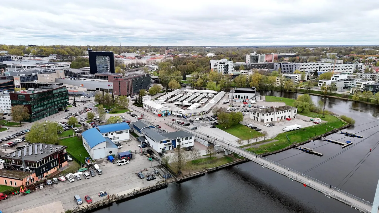 Ehkki esialgne plaan nägi ette avaturu nihutamis Turusillale lähemale, jääb see siiski oma endisesse paika. Sadamateatri hoone peab kaduma, nagu ka teised ajale jalgu jäänud hooned.
