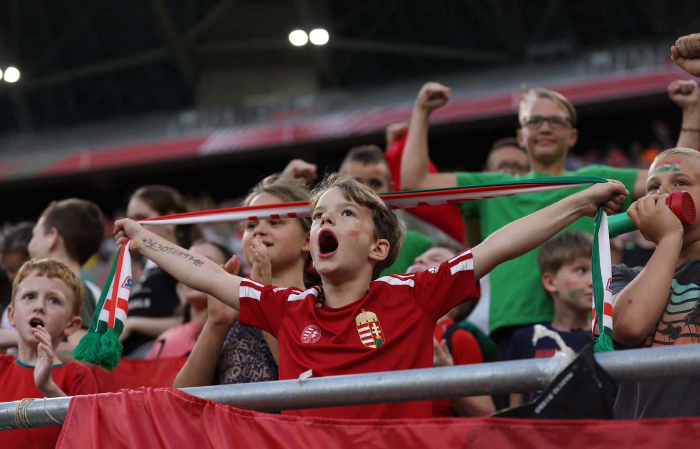 Ungari häälekad lapsfännid viisid oma meeskonna võidule.