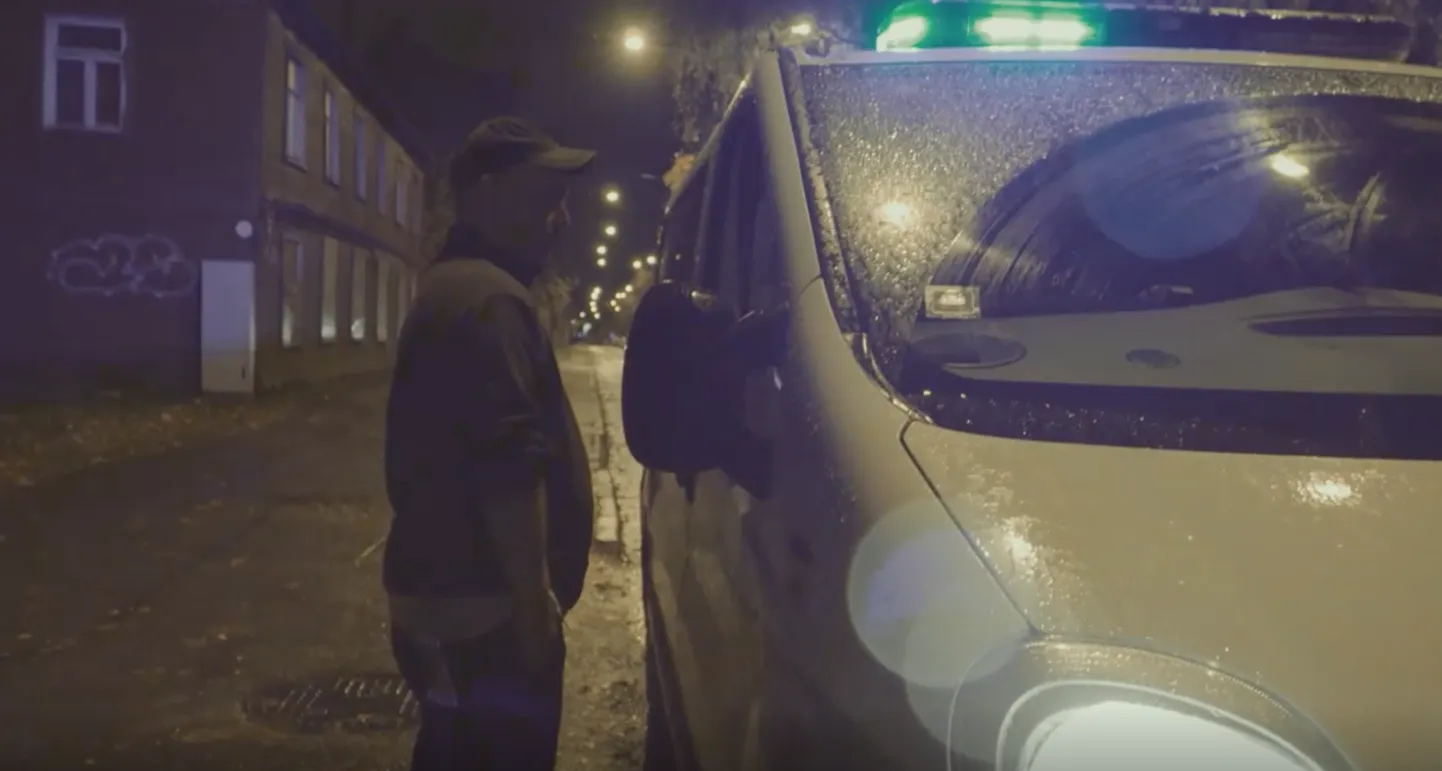 Policija mājsēdes kontroles reidā