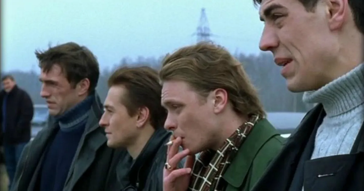 Кішкене порно көріп отырған қара нәсілділер тобы