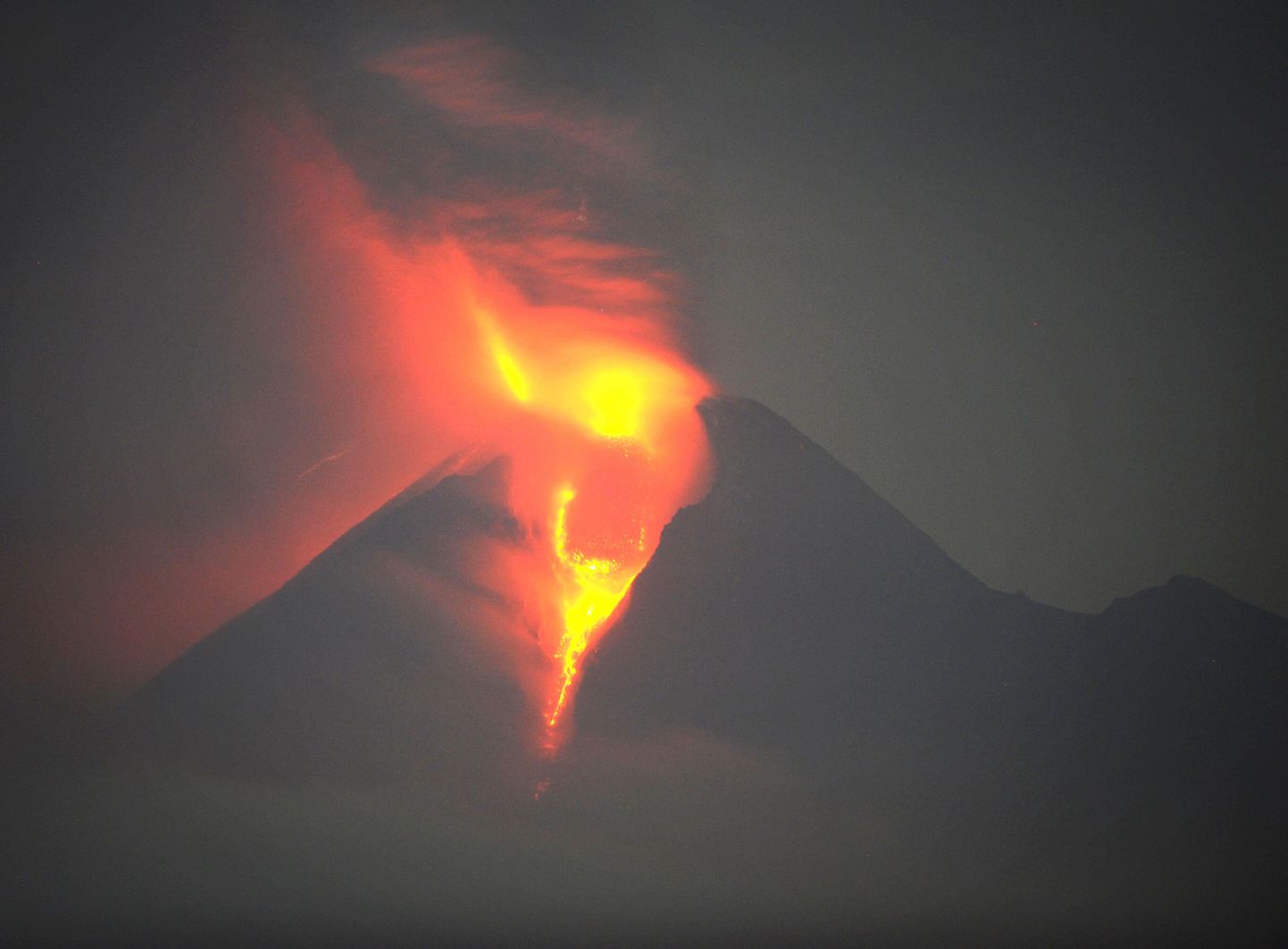 Laava voolamas Merapi vulkaanist.