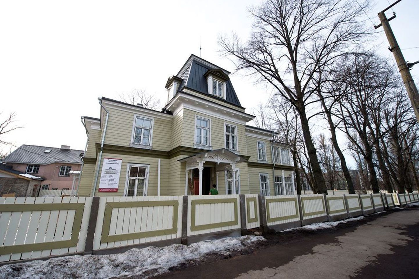 Elamu Poska 53 on kultuurimälestis. Pärast korterimüüki renoveeriti maja mälestisele vääriliselt.