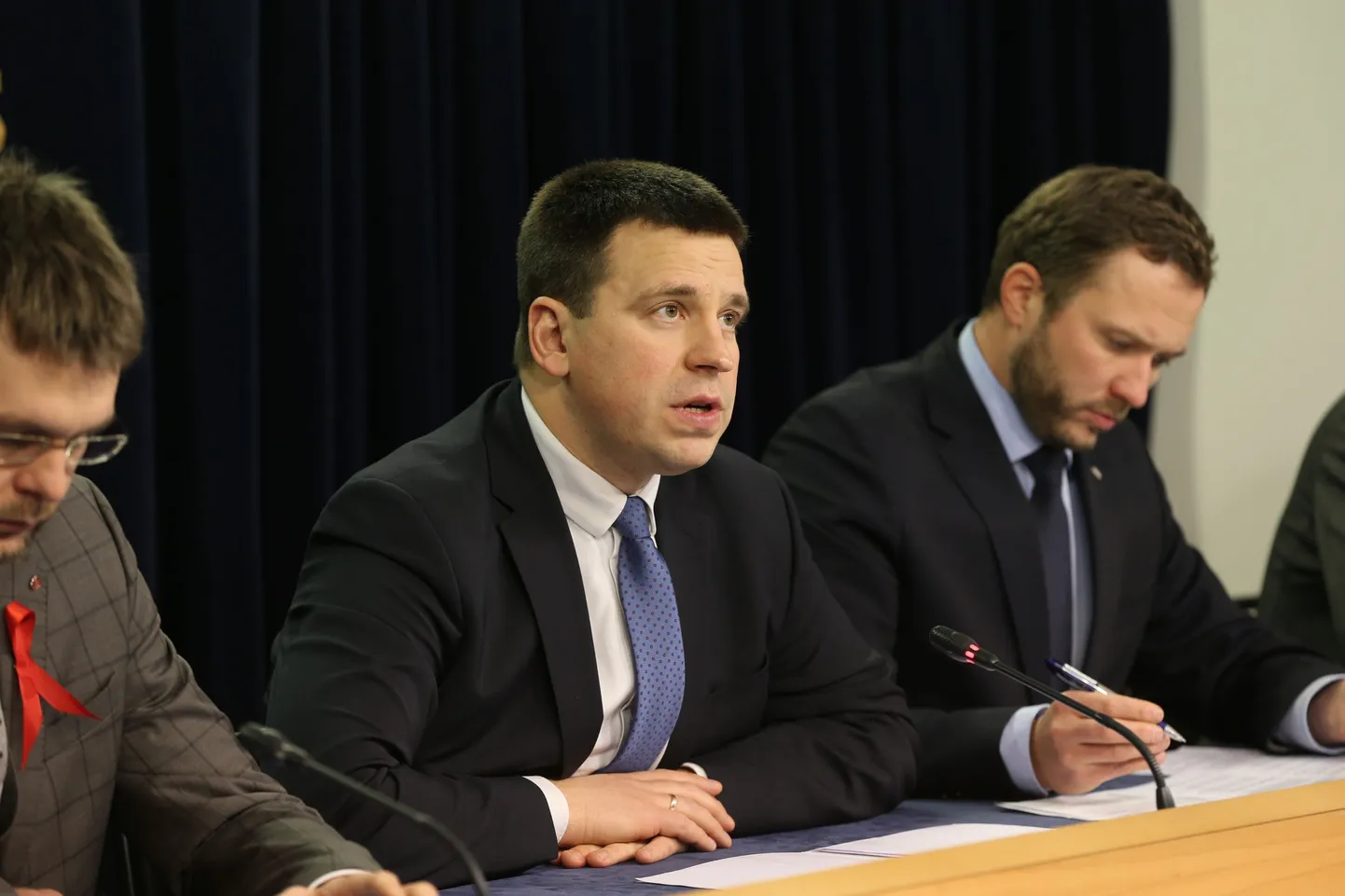 Valitsuse pressikonverents Stenbocki majas. Jüri Ratas, Margus Tsahkna.