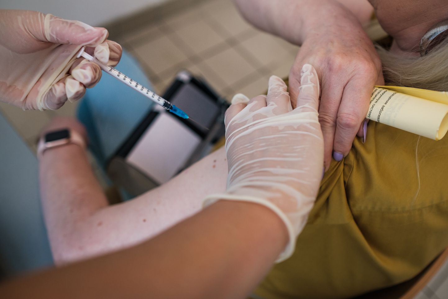 Вакцинировать рекомендуется людей, контактировавших с заболевшим.