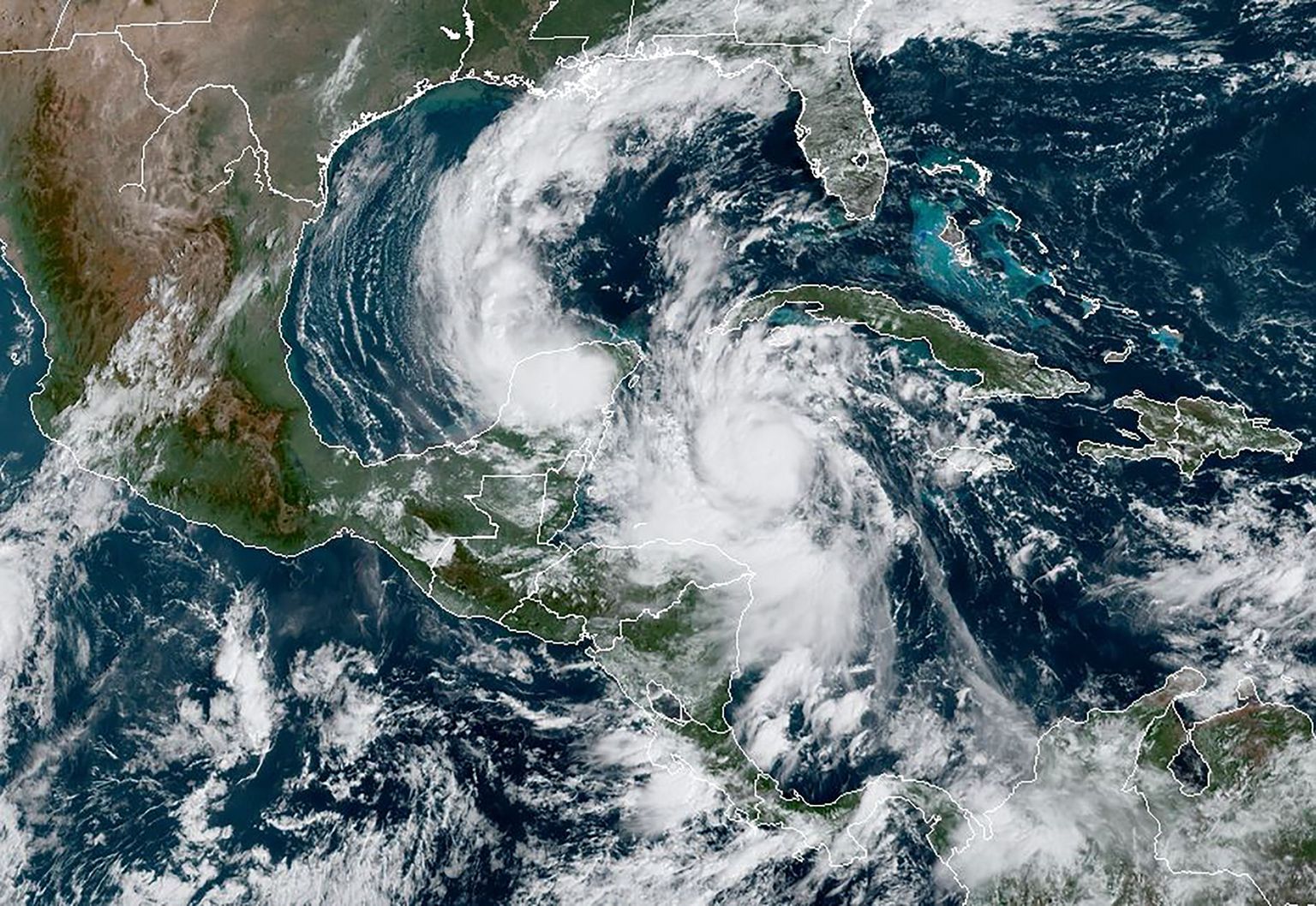 Meksikas Jukatanas pussalai tuvojas ārkārtīgi spēcīgs orkāns